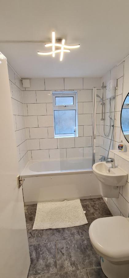 1 Bedroom Service Apartment With Netflix West Thurrock Exterior foto