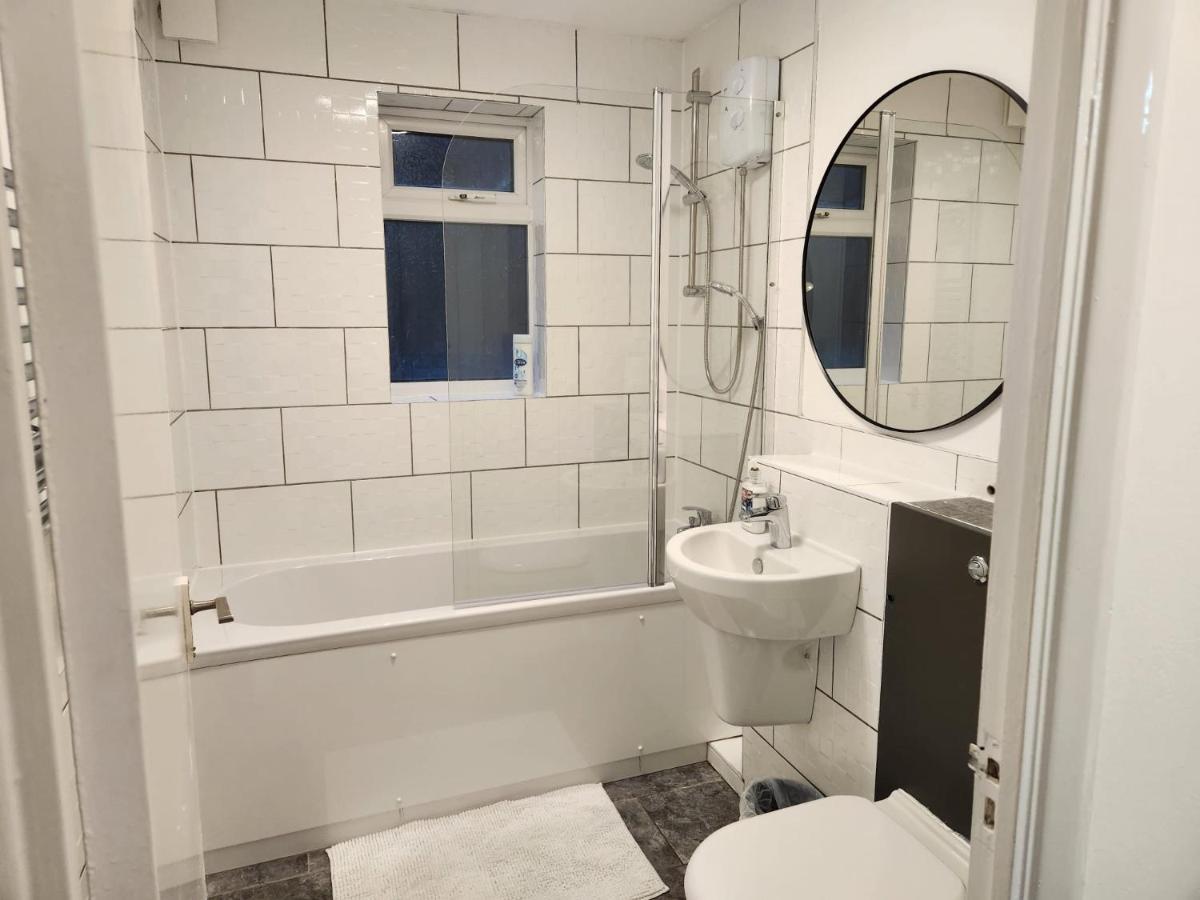 1 Bedroom Service Apartment With Netflix West Thurrock Exterior foto